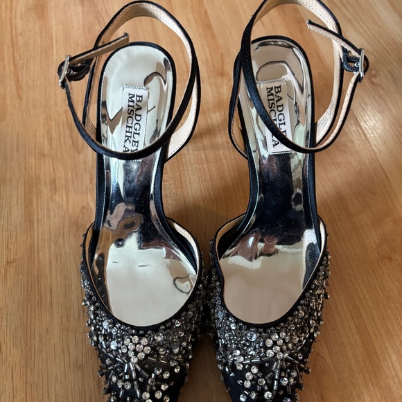 BADGLEY MISCHKA BLACK SATIN RHINESTONE BEADS ANKLE STRAP HEELS LIKE NEW 8 - Picture 4 of 10